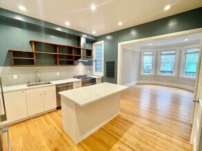Building Photo - Mission Dolores Park Modern 2BR/1BA Deligh...