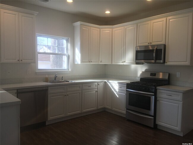 Building Photo - 1033 Park Ave