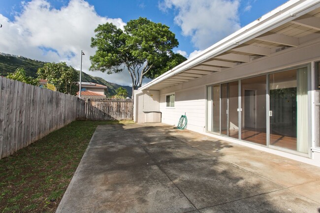 Building Photo - BEAUTIFUL ?AINA HAINA SINGLE LEVEL HOME WI...