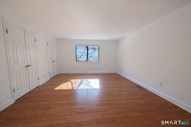 Building Photo - 2289 Bedford St