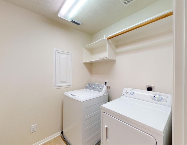 Building Photo - 23 Benedict Canyon Loop