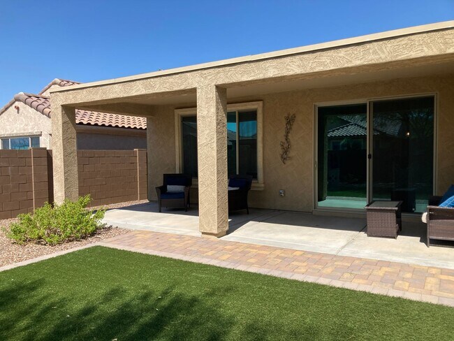 Building Photo - Dove Mountain Del Webb Beauty!