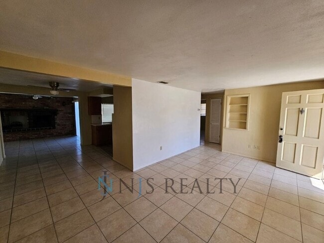 Building Photo - JUST REDUCED!!! True 2/1.5/1 with FIREPLACE, fenced yard and all tile flooring throughout!