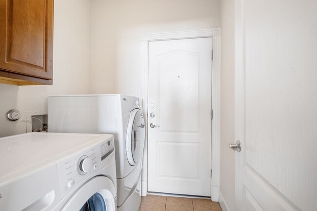 Building Photo - "Where Comfort Meets Convenience"