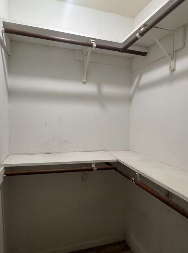 Building Photo - PRE LEASE CONDO FOR FALL 2026 - W/D Included