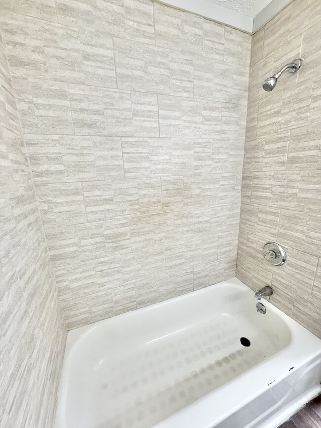 Building Photo - 2629 E Victory Ct