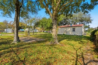 Building Photo - 729 13th Ave N