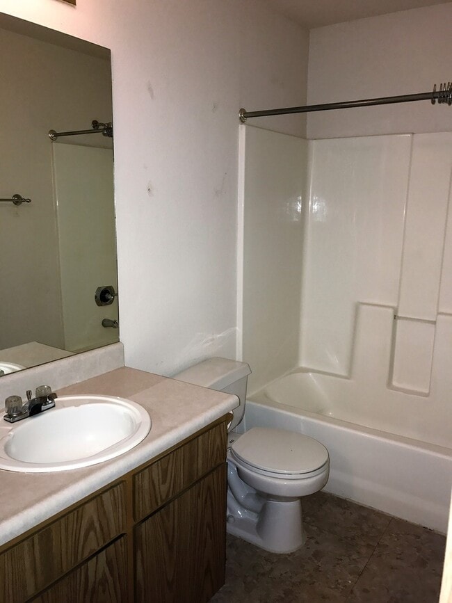 Building Photo - Two bedroom townhouse near Downtown!  Available Now