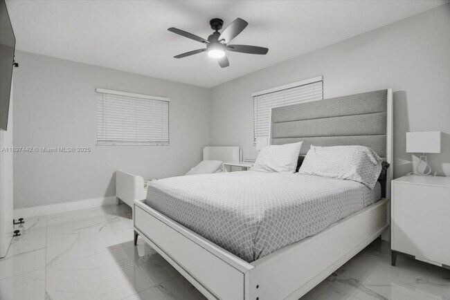 Building Photo - 6948 NW 8th Ct