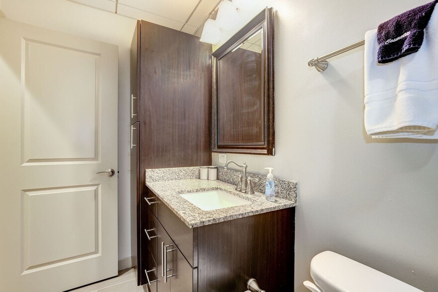 Building Photo - 10 Light St