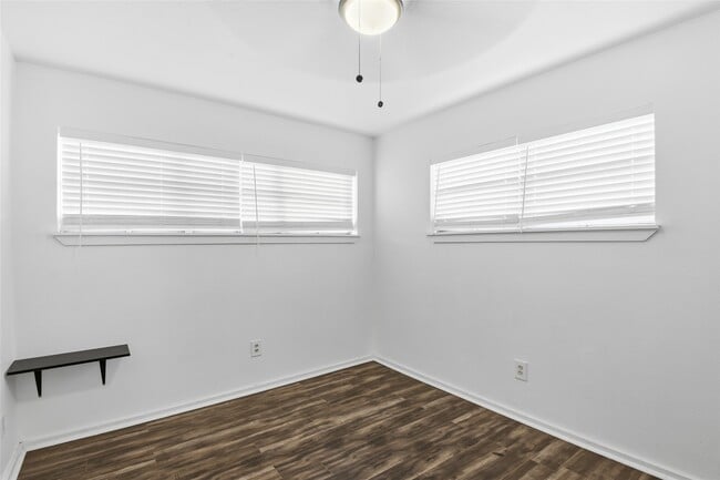 Building Photo - 5010 Ennis St