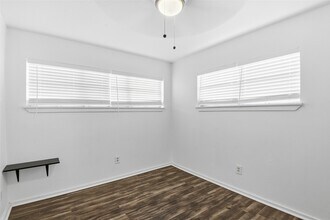 Building Photo - 5010 Ennis St