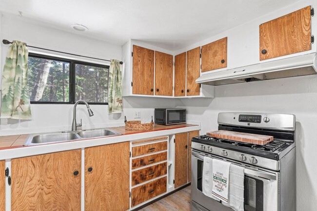 Building Photo - 407 S Dart Canyon Rd