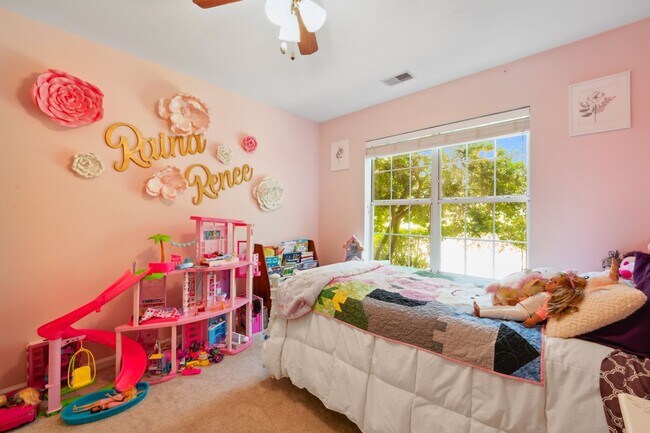 Building Photo - Everything included in rent price!! All ut...