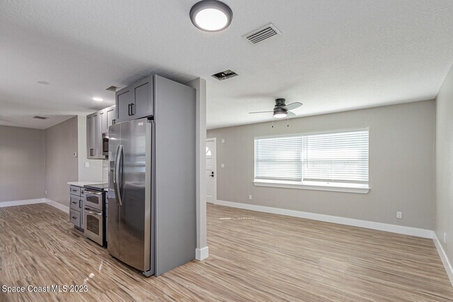 Building Photo - 5711 Margo Ct