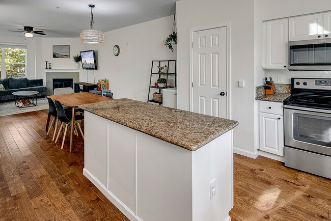 Building Photo - 3 Bed/ 2.75 Bath Townhome in Lynwood