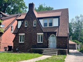 Building Photo - 5566 Kensington Ave