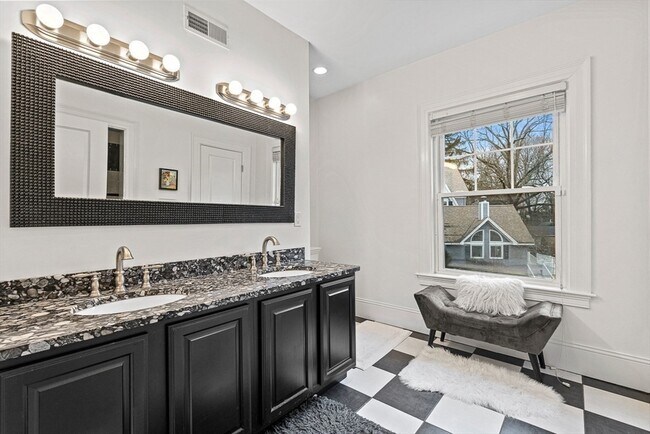 Building Photo - 34 Glen Rd