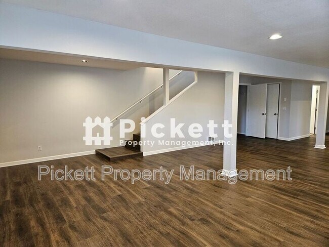 Building Photo - 290 Tahuyeh Pl W