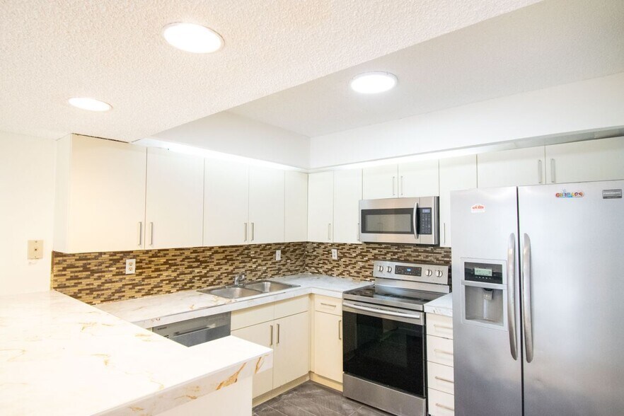 Primary Photo - 13255 SW 88th, 201-CS