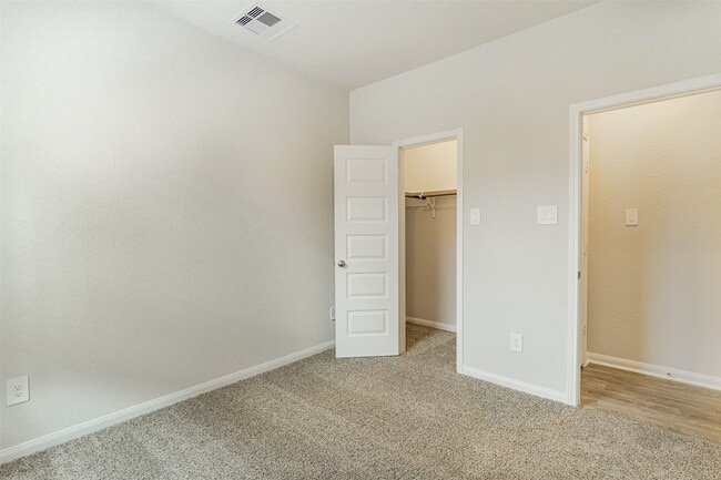 Building Photo - 14717 Pinion Ct