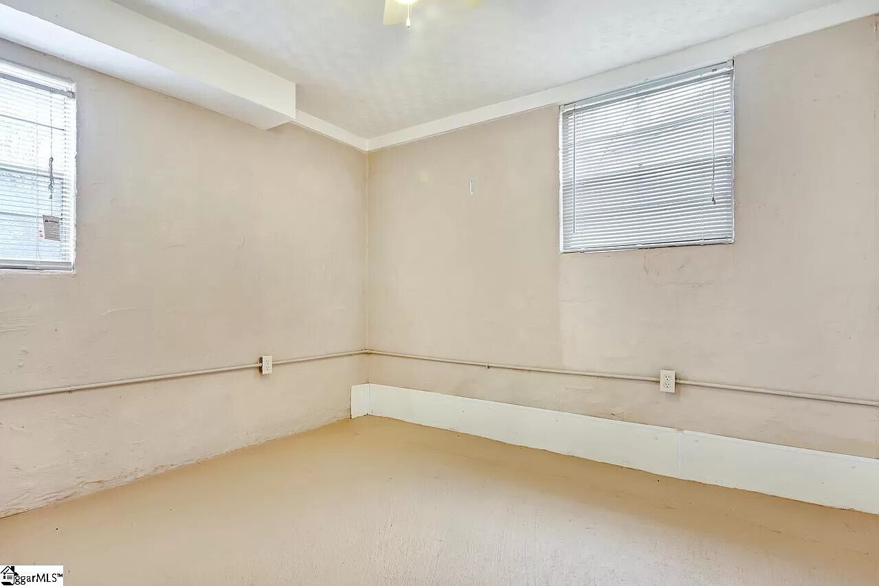 Building Photo - 208 Omar St