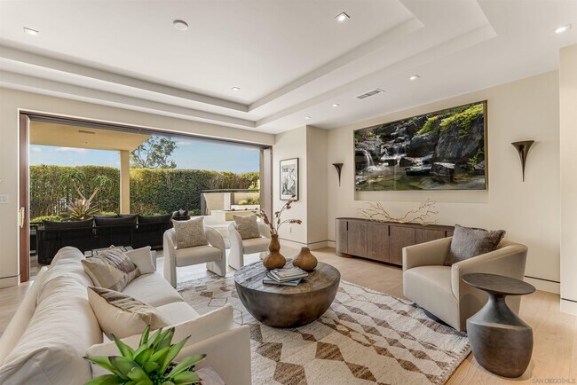 Building Photo - 8070 La Jolla Scenic Dr N