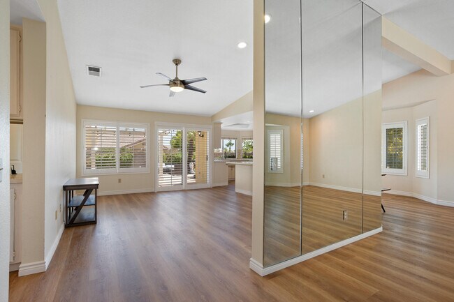Building Photo - 44210 Mariposa Ct
