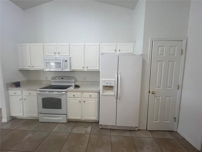 Building Photo - 2223 Rio De Janeiro Ave