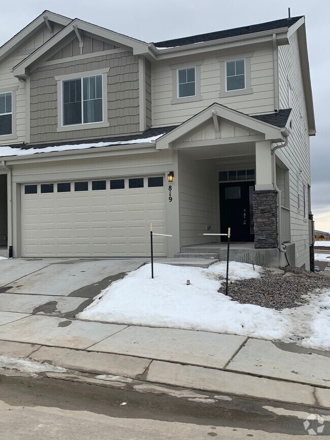 Building Photo - Beautiful Townhome In Monument With Two Ma...