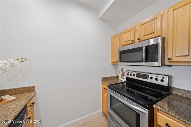 Building Photo - 601 N Miramar Ave