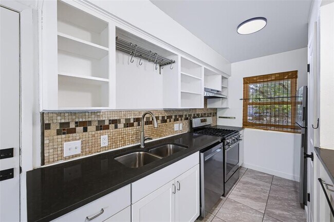 Building Photo - 5710 Breezewood Dr