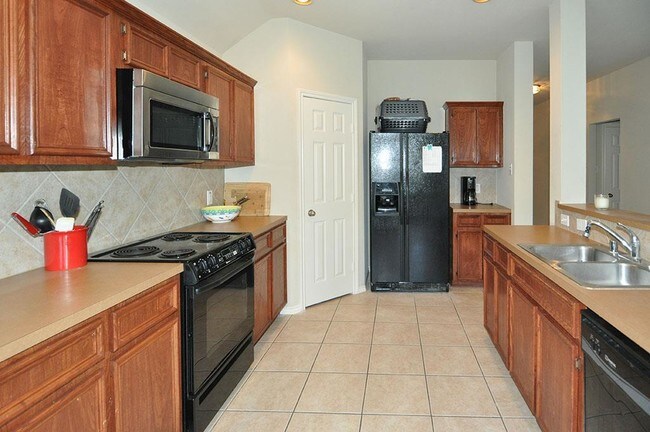 Building Photo - 22852 Lantern Hills Dr