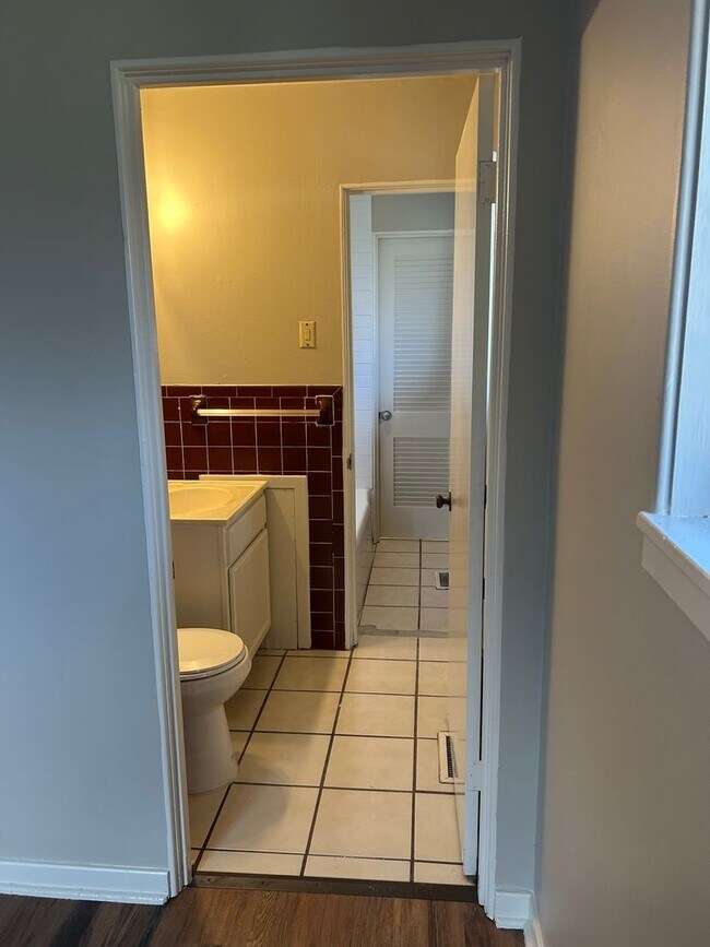 Building Photo - Contact Peggy 501 676 1758