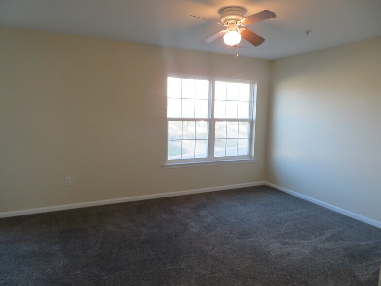 Building Photo - 3700 Bedford Dr