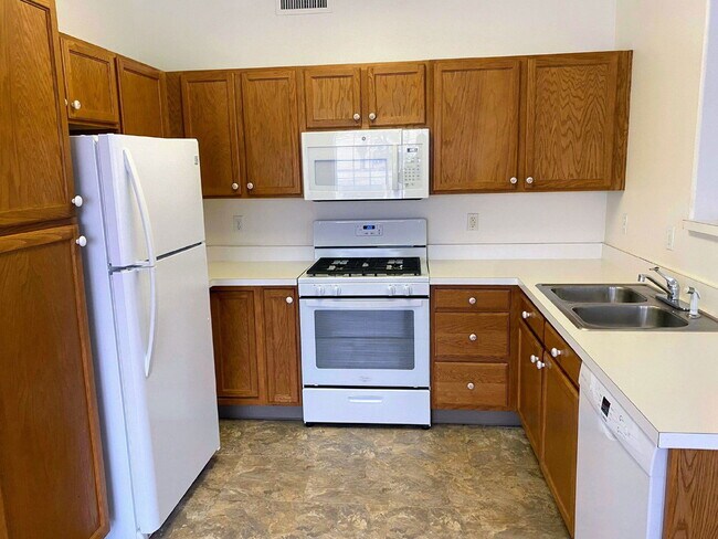 Building Photo - 8765 W Berry Ave