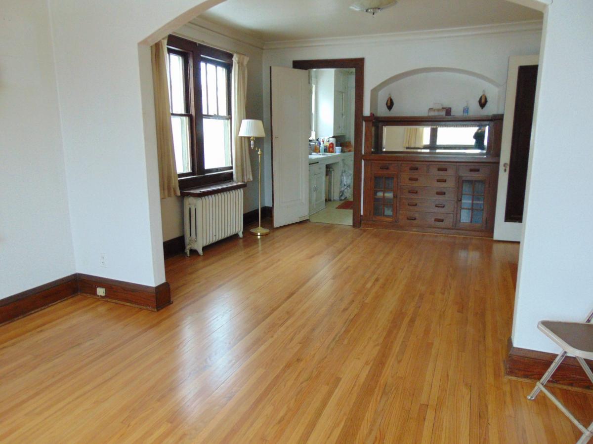 Dining Room with peak to kitchen - 1978 Saint Clair Ave