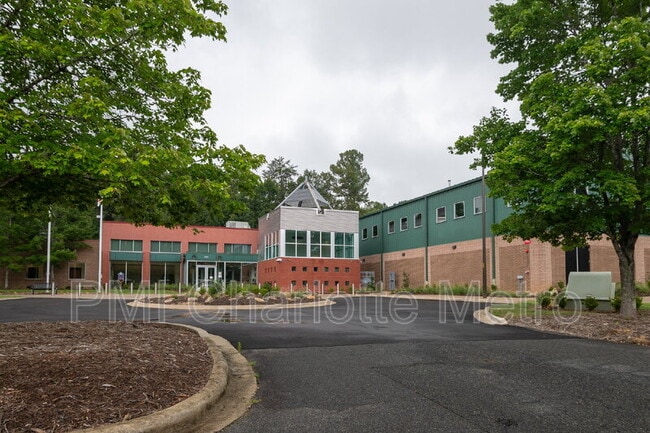 Building Photo - 9707 Mallard Glen Dr