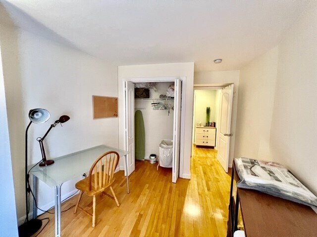 Building Photo - 19 Wiget St