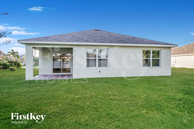 Building Photo - 237 SE 3rd St