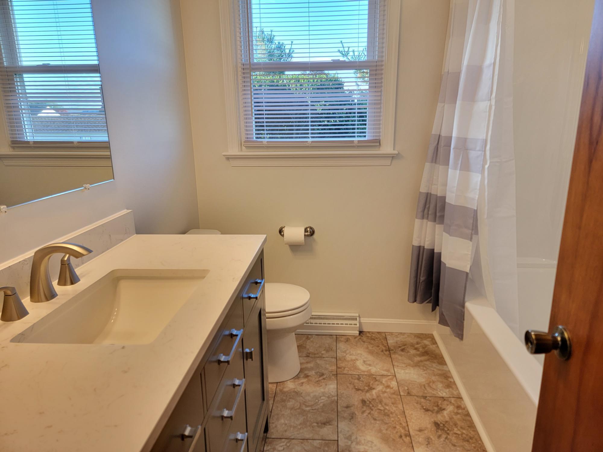 Building Photo - 1174 Rose Ave