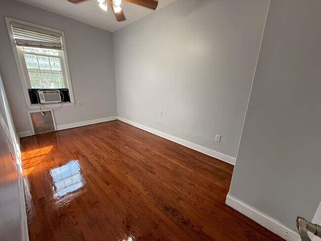 Building Photo - 18 W 49th St