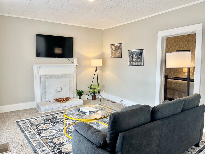 Living Room Area - 914 W College St