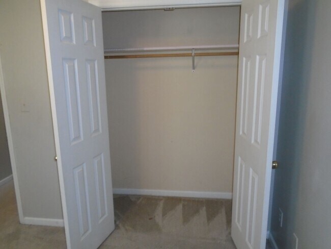 Building Photo - 3 bedroom in Hope Mills!