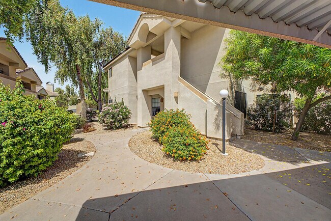 Building Photo - 6885 E Cochise Rd