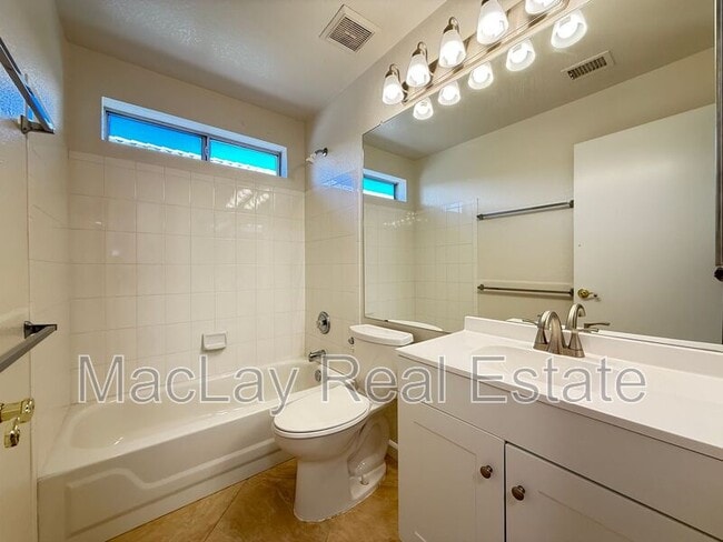 Building Photo - 766 E Baylor Ln