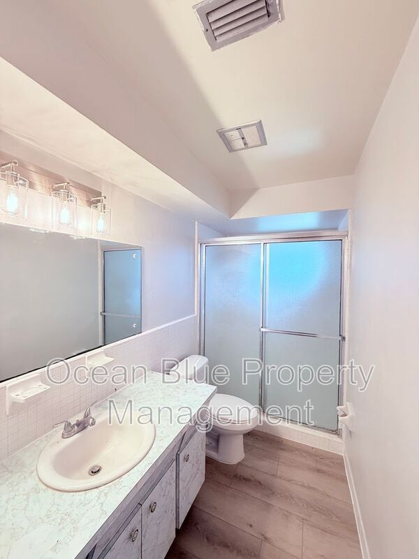 Building Photo - 13822 Brewster Dr