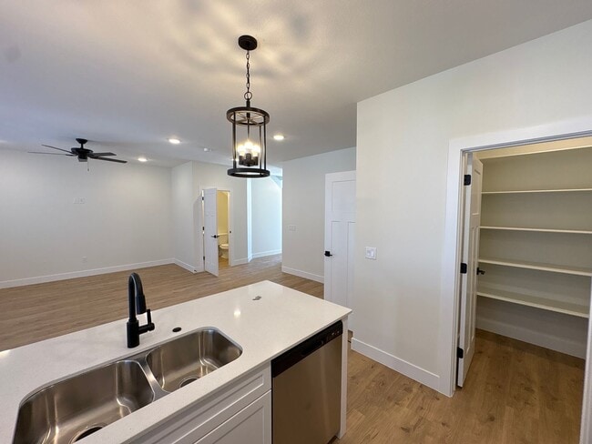 Building Photo - Crosshollows Home Available!