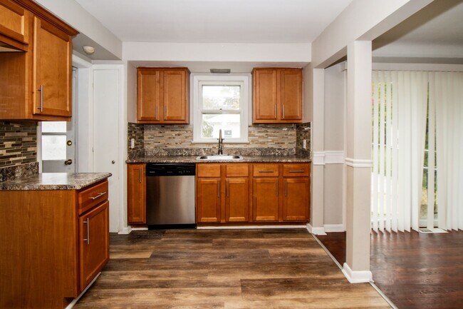 Building Photo - 15517 Shirley Ave