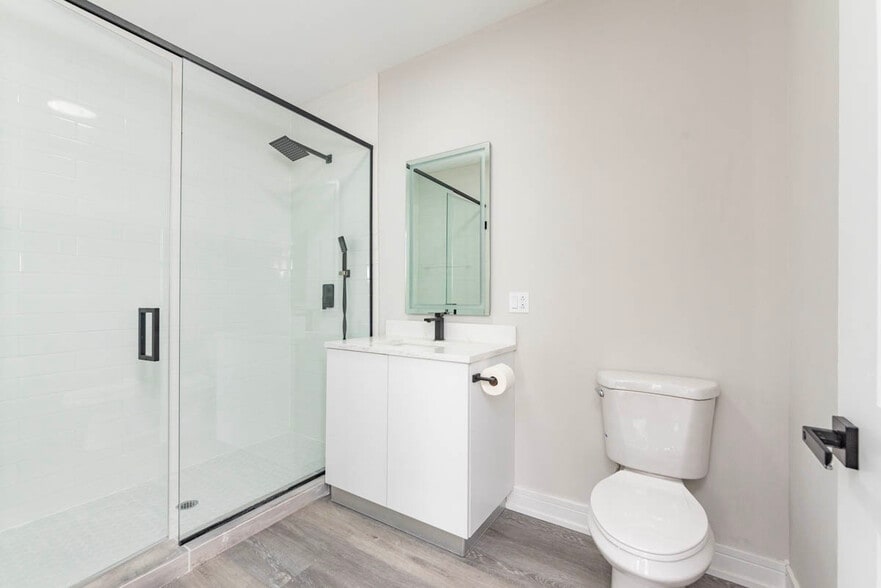 Building Photo - 2000 W 22nd Pl